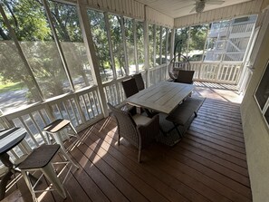 تناول الطعام بالخارج