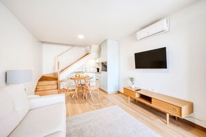 TV - Casa das Andorinhas - 1 bedroom apartment sleeps 4 (Camara de Lobos)