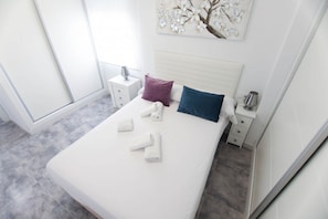 3 bedrooms, WiFi, bed sheets, wheelchair access