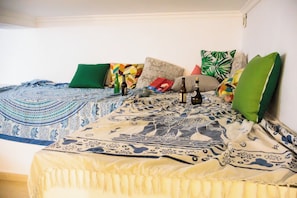 3 habitaciones, tabla de planchar con plancha, wifi y ropa de cama
