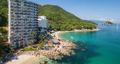 Beachfront 2 Bedroom Penthouse with Panoramic Ocean Views