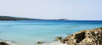 Villa with sea view, 3 rooms and beach nearby