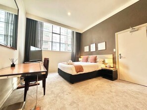 1 Schlafzimmer, BĂŒgeleisen/BĂŒgelbrett, WLAN, BettwĂ€sche