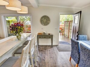 Dining - New in 2023 - Luxury Cottage Near Downtown Mill Valley with Private Courtyard (Mill Valley)