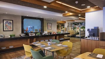 Dagelijks ontbijtbuffet (INR 500 per persoon)