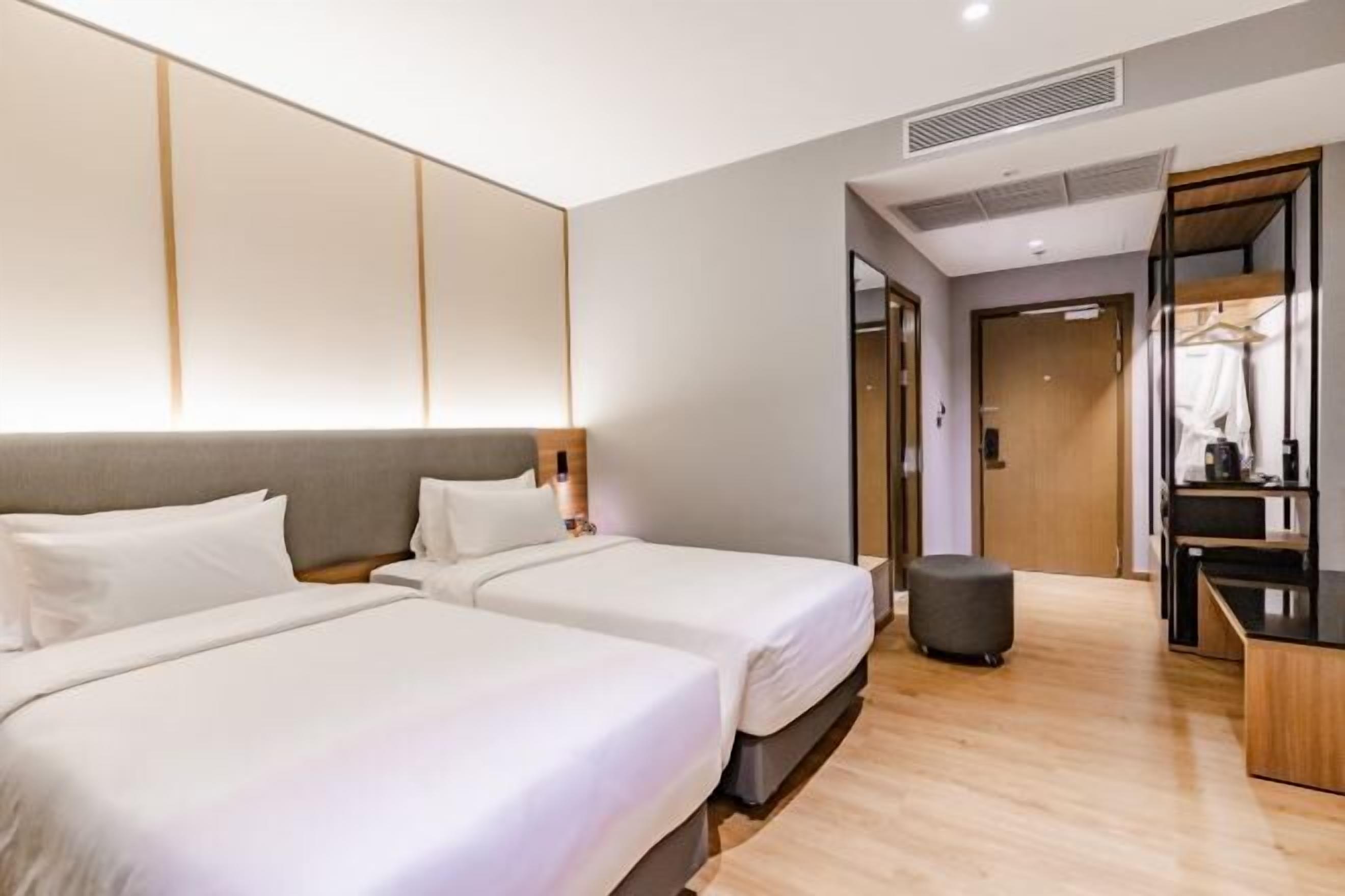 In-room safe, individually furnished, desk, laptop workspace