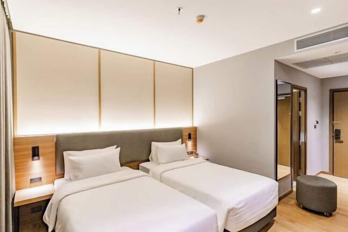 1 quarto, cofres nos quartos, individualmente mobiliados, escrivaninha