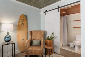 Een douche, een haardroger, handdoeken