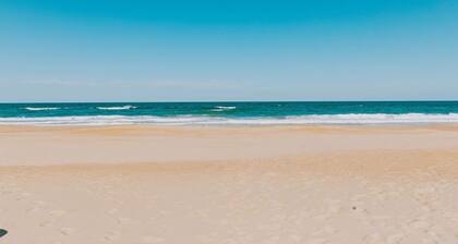 SALE: Professionally Designed Oasis! Pup Friendly, Walk-in Shower, Pools!