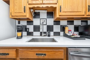 Fridge, microwave, oven, stovetop - Exquisite Downtown Loft Apartment (Hartford)