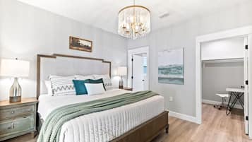 3 bedrooms, desk, iron/ironing board, free WiFi