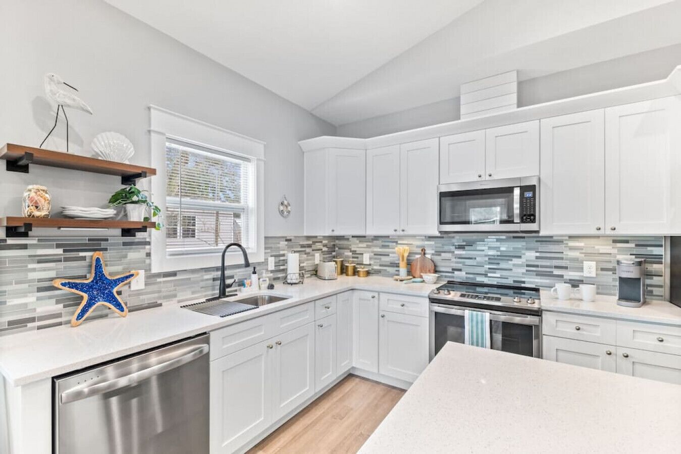 Frigorifero, microonde, forno, lavastoviglie