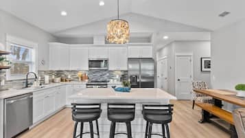 Refrigerador, microondas, horno, lavavajillas