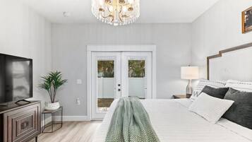 3 soverom, skrivebord, strykejern/-brett og wi-fi (inkludert)