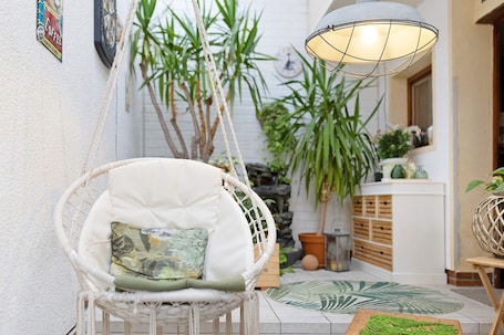 Interior. Studio Apartment 'Lindenhardt' with Shared Garden and Wi-Fi
