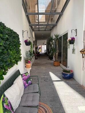 Terrace/patio - Holiday Apartment "150 Qm Luxus Im Zentrum" with Home Office Space & Wi-Fi (Hameln)