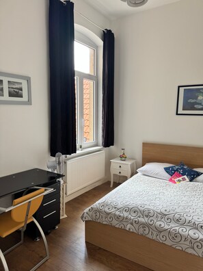 4 bedrooms, iron/ironing board, free WiFi, bed sheets - Holiday Apartment "150 Qm Luxus Im Zentrum" with Home Office Space & Wi-Fi (Hameln)