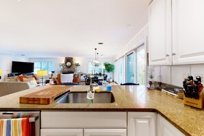 Interior - Town of Rehoboth Beach dog-friendly home with fireplace & W/D - walk everywhere (Rehoboth Beach)