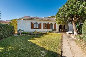 Exterior - Palm Villa - Seaside Vacation (Muravera)