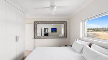 3 slaapkamers, een strijkplank/strijkijzer, wifi, beddengoed