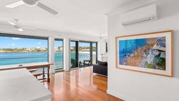 Televisie en een kantoor