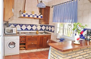 ثلاجة، ميكروويف، ماكينة لصنع القهوة/الشاي، محمصة خبز