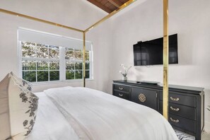 3 slaapkamers, een bureau, een strijkplank/strijkijzer, gratis wifi