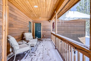 Property grounds - Peaceful mountain-view home with fireplace & wraparound deck - child-friendly (Angel Fire)