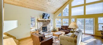 Peaceful mountain-view home with fireplace & wraparound deck - child-friendly