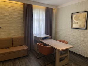 1 bedroom, desk, soundproofing, free WiFi