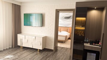 Premium bedding, down comforters, minibar, desk