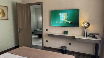 Premium bedding, down duvets, minibar, desk