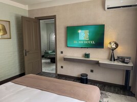 Premium bedding, down comforters, minibar, desk