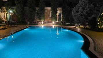 Sauna, steam room, deep-tissue massages, sports massages, massages