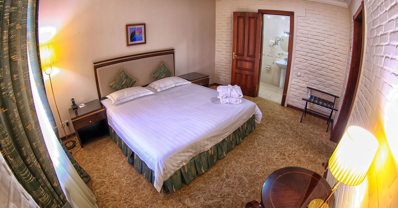 Premium bedding, down duvets, minibar, desk