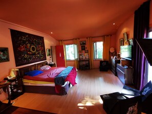3 chambres, fer et planche à repasser, Wi-Fi, draps fournis