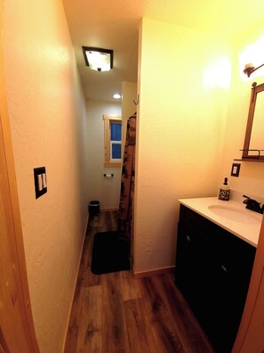 Haartrockner, Handtücher, Seife, Shampoo