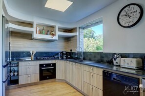 Frigorifero, microonde, forno, lavastoviglie