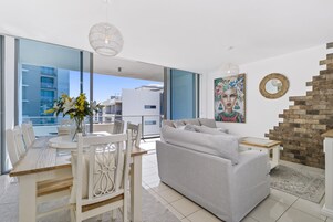 公寓, 1 间卧室 | 起居区 | 55-英寸液晶电视 （配备有线频道）、电视