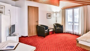 Interior - Cosy apartment for 2 people with WIFI, TV, balcony and pets allowed (Grindelwald)
