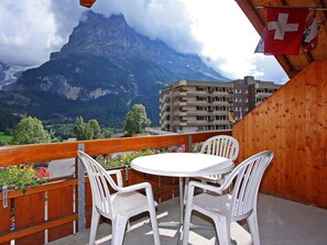 Outdoor dining - Cosy apartment for 2 guests with WIFI, TV and pets allowed (Grindelwald)