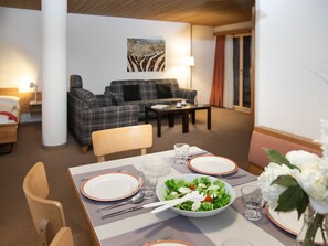 Dining - Beautiful apartment for 4 guests with WIFI, TV, balcony and pets allowed (Grindelwald)