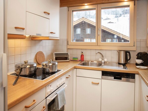 Oven, dishwasher, high chair