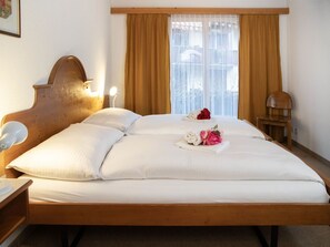 2 bedrooms, travel cot, free WiFi - Cosy apartment for 4 guests with WIFI, TV, terrace and pets allowed (Grindelwald)