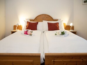 2 bedrooms, travel cot, free WiFi