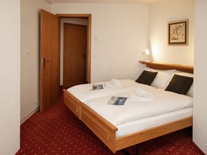 2 Schlafzimmer, Reisekinderbett, kostenloses WLAN