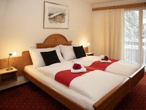 2 bedrooms, travel cot, free WiFi - Lovely apartment for 4 people with WIFI, TV, balcony and pets allowed (Grindelwald)