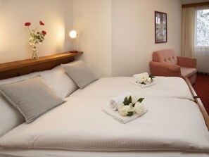 2 bedrooms, travel crib, free WiFi