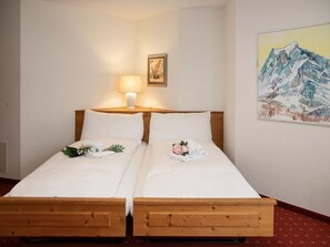 2 bedrooms, travel cot, free WiFi