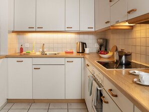 Oven, dishwasher, highchair